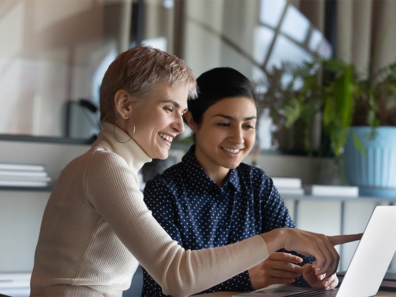 co-workers-working-on-computer-together-4-3